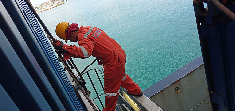 船舶集装箱绑扎